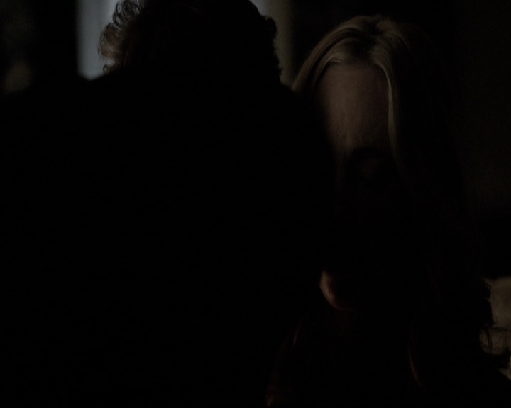 VampireDiariesWorld-dot-nl_6x22ImThinkingOfYouAllTheWhile2165.jpg
