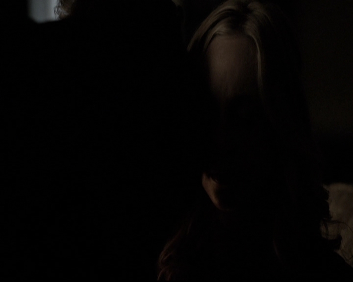 VampireDiariesWorld-dot-nl_6x22ImThinkingOfYouAllTheWhile2166.jpg