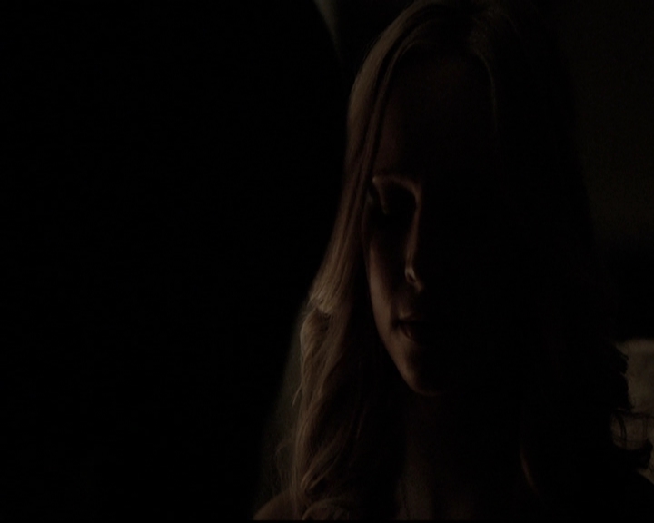 VampireDiariesWorld-dot-nl_6x22ImThinkingOfYouAllTheWhile2167.jpg