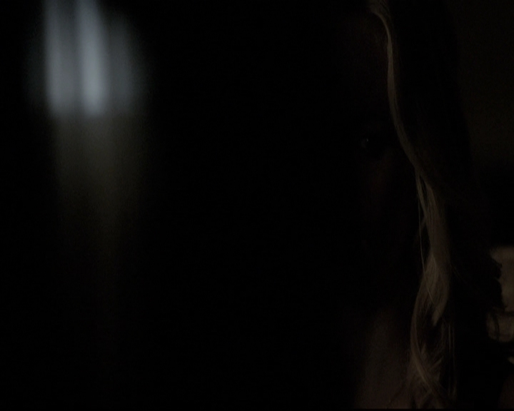 VampireDiariesWorld-dot-nl_6x22ImThinkingOfYouAllTheWhile2170.jpg
