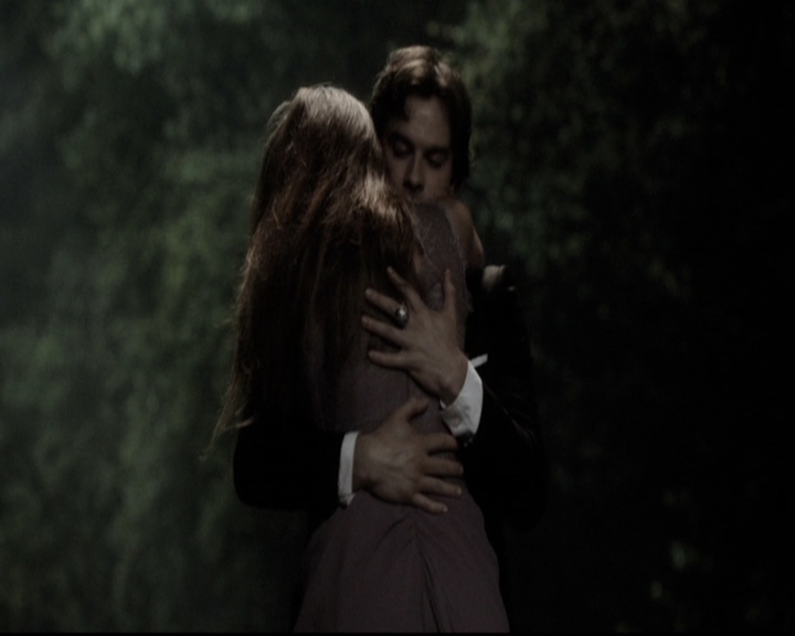 VampireDiariesWorld-dot-nl_6x22ImThinkingOfYouAllTheWhile2183.jpg