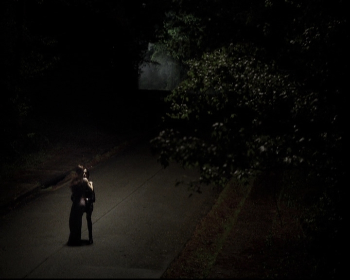 VampireDiariesWorld-dot-nl_6x22ImThinkingOfYouAllTheWhile2185.jpg