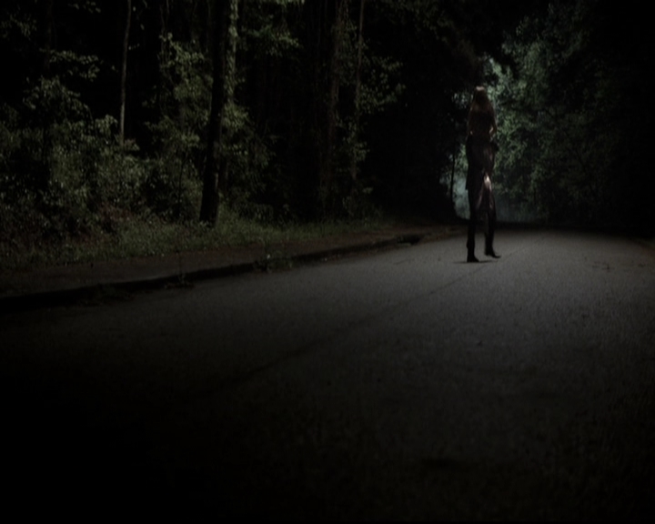 VampireDiariesWorld-dot-nl_6x22ImThinkingOfYouAllTheWhile2189.jpg