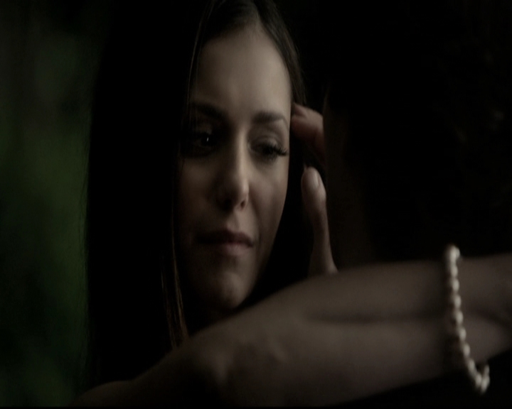 VampireDiariesWorld-dot-nl_6x22ImThinkingOfYouAllTheWhile2199.jpg
