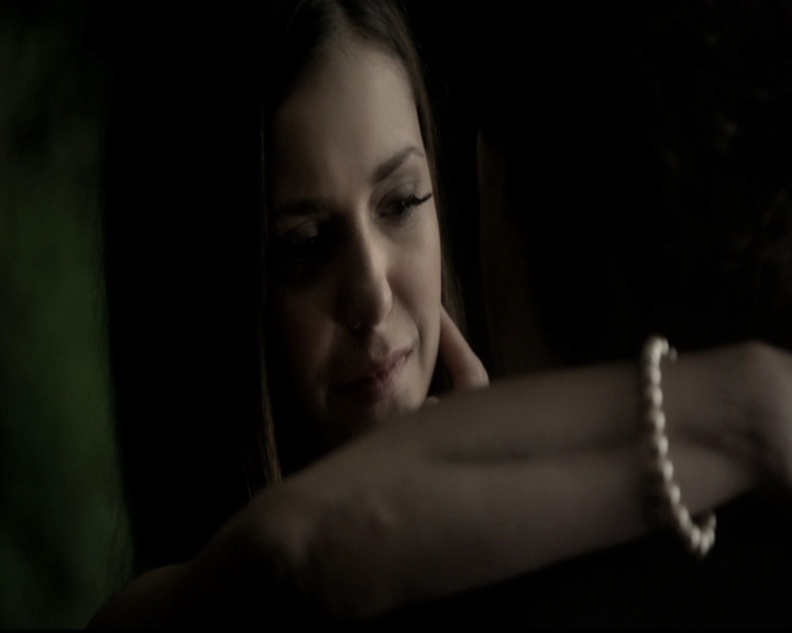 VampireDiariesWorld-dot-nl_6x22ImThinkingOfYouAllTheWhile2200.jpg