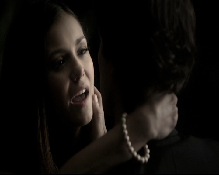 VampireDiariesWorld-dot-nl_6x22ImThinkingOfYouAllTheWhile2205.jpg