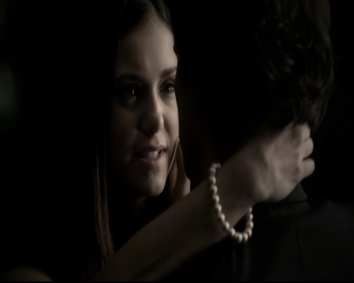 VampireDiariesWorld-dot-nl_6x22ImThinkingOfYouAllTheWhile2207.jpg