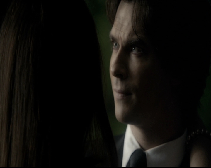 VampireDiariesWorld-dot-nl_6x22ImThinkingOfYouAllTheWhile2212.jpg