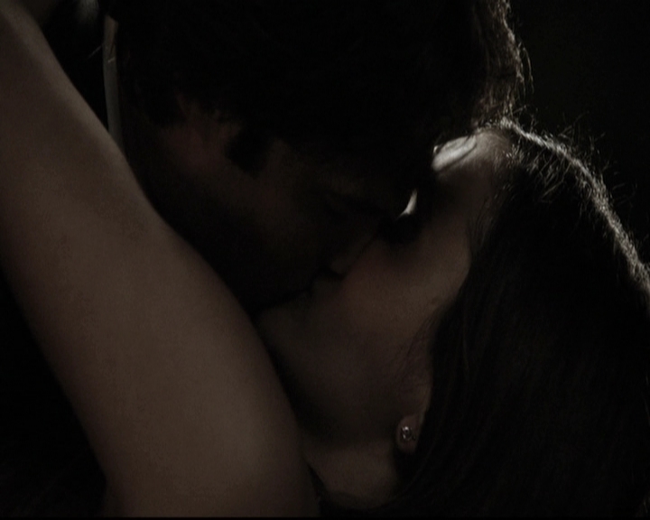 VampireDiariesWorld-dot-nl_6x22ImThinkingOfYouAllTheWhile2220.jpg