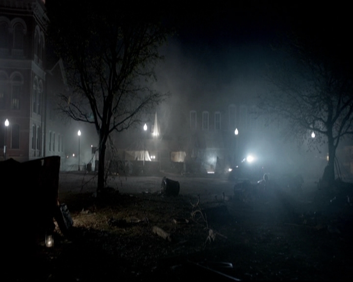 VampireDiariesWorld-dot-nl_6x22ImThinkingOfYouAllTheWhile2242.jpg