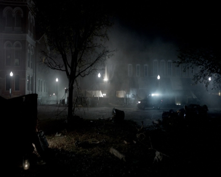 VampireDiariesWorld-dot-nl_6x22ImThinkingOfYouAllTheWhile2243.jpg
