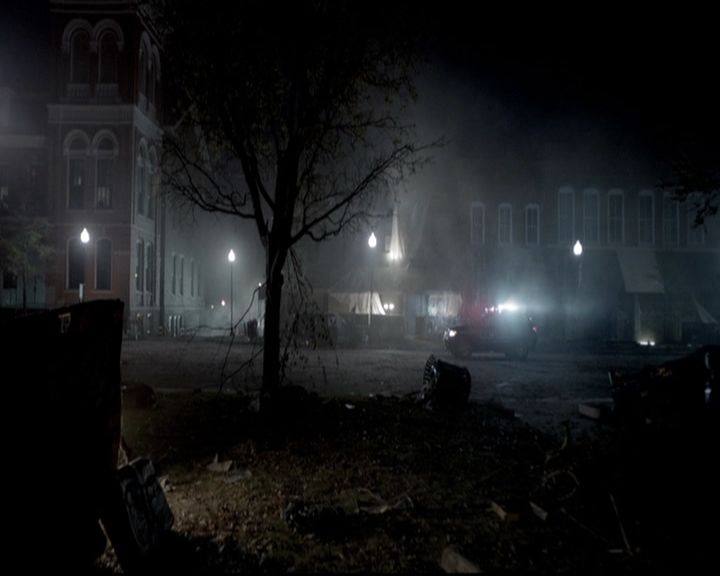 VampireDiariesWorld-dot-nl_6x22ImThinkingOfYouAllTheWhile2244.jpg