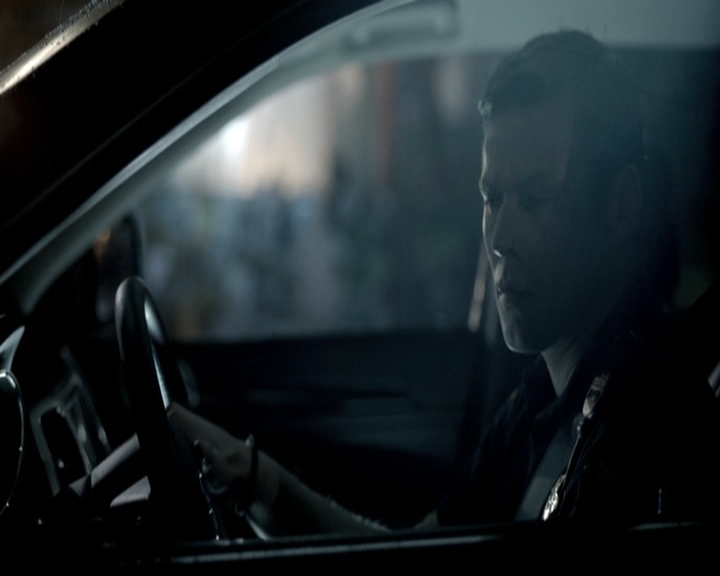 VampireDiariesWorld-dot-nl_6x22ImThinkingOfYouAllTheWhile2246.jpg