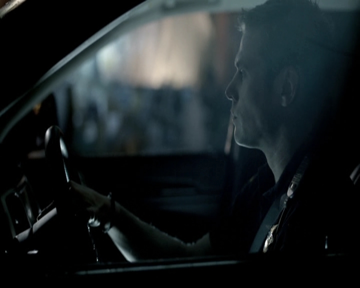 VampireDiariesWorld-dot-nl_6x22ImThinkingOfYouAllTheWhile2247.jpg