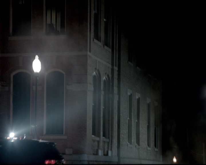 VampireDiariesWorld-dot-nl_6x22ImThinkingOfYouAllTheWhile2257.jpg