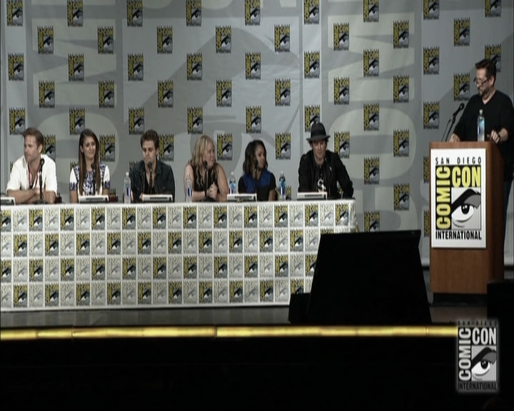 VampireDiariesWorld-dot-nl_S6TheVampireDiaires2014Comic-ConPanel1014.jpg
