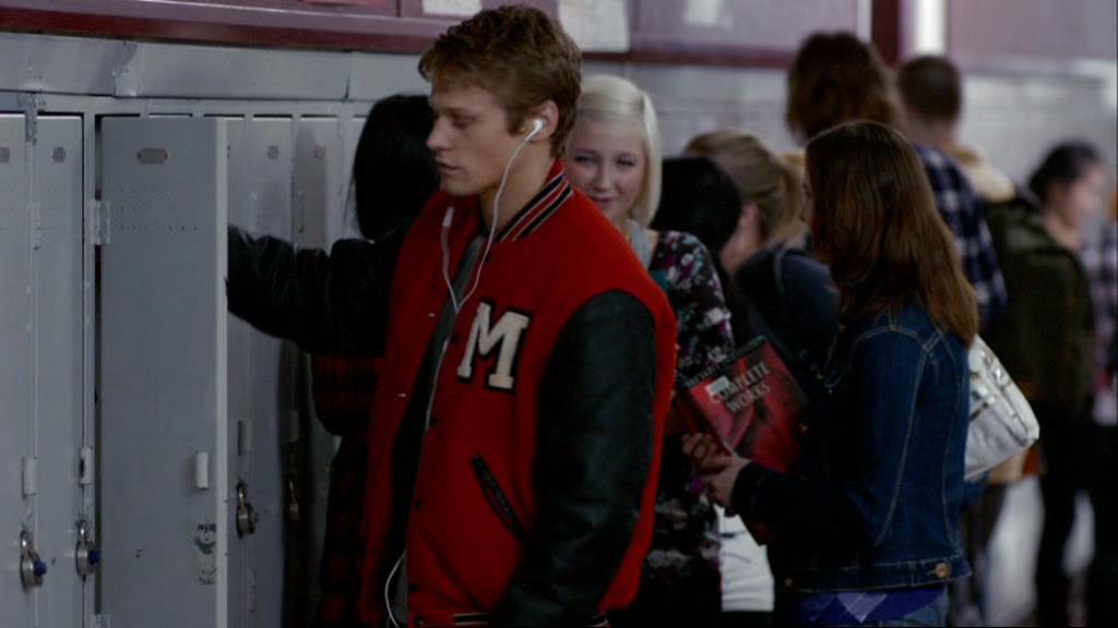 VampireDiariesWorld-dot-org_1x01Pilot_Captures00341.jpg VampireDiariesWorld-dot-org_1x01Pilot_Captures00341.jpg