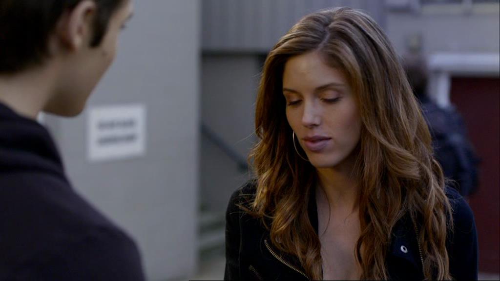 VampireDiariesWorld-dot-org_1x01Pilot_Captures00400.jpg VampireDiariesWorld-dot-org_1x01Pilot_Captures00400.jpg