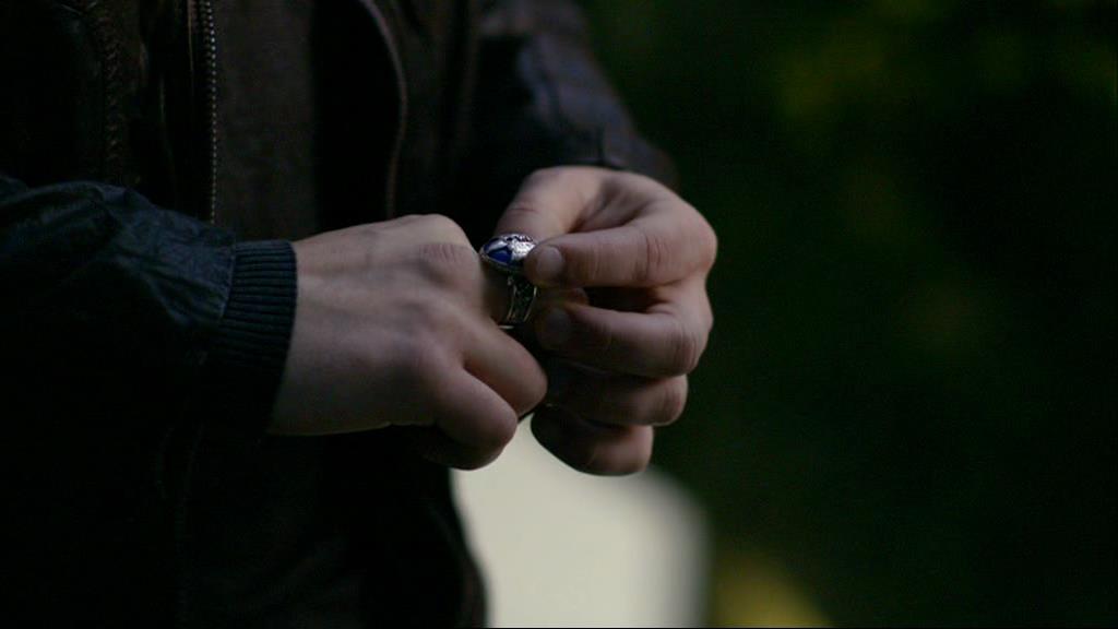 VampireDiariesWorld-dot-org_1x01Pilot_Captures00861.jpg VampireDiariesWorld-dot-org_1x01Pilot_Captures00861.jpg