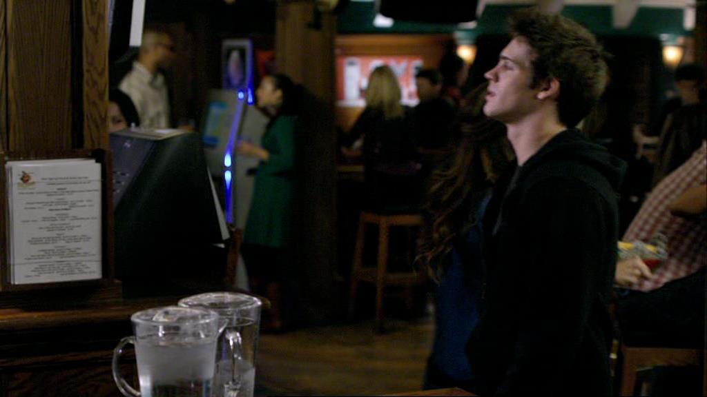 VampireDiariesWorld-dot-org_1x01Pilot_Captures00994.jpg VampireDiariesWorld-dot-org_1x01Pilot_Captures00994.jpg