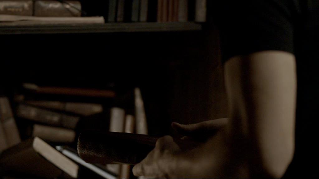 VampireDiariesWorld-dot-org_1x01Pilot_Captures01291.jpg VampireDiariesWorld-dot-org_1x01Pilot_Captures01291.jpg