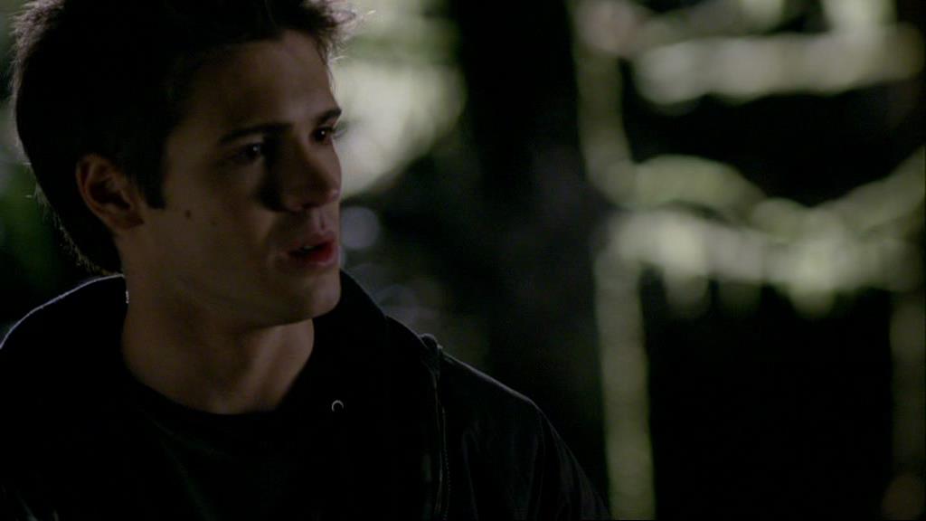VampireDiariesWorld-dot-org_1x01Pilot_Captures01687.jpg VampireDiariesWorld-dot-org_1x01Pilot_Captures01687.jpg