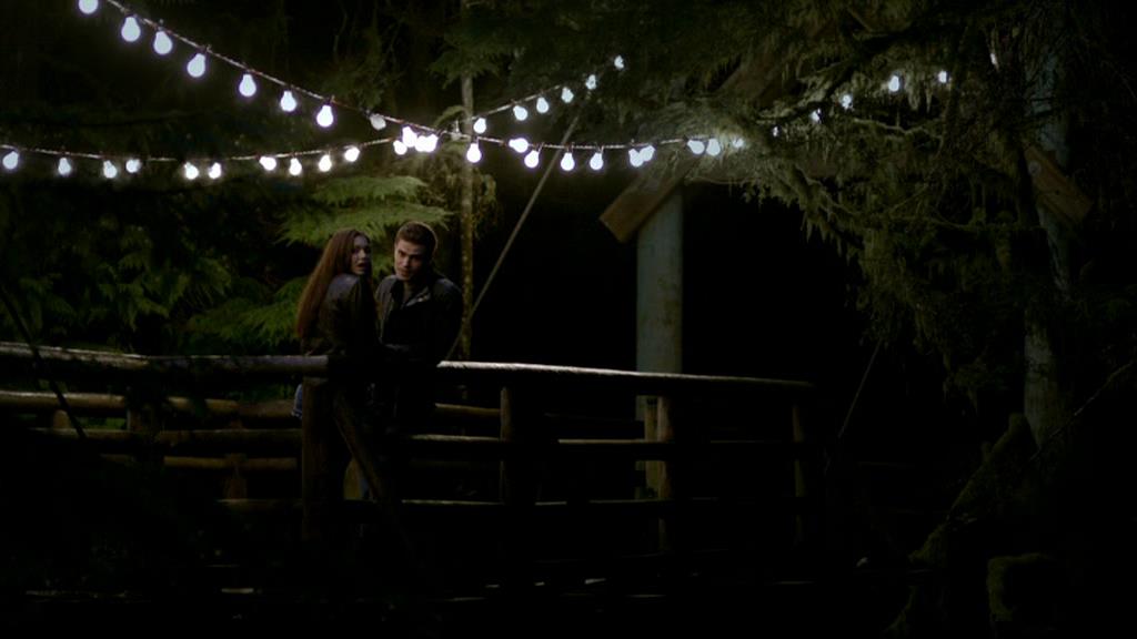 VampireDiariesWorld-dot-org_1x01Pilot_Captures01695.jpg VampireDiariesWorld-dot-org_1x01Pilot_Captures01695.jpg