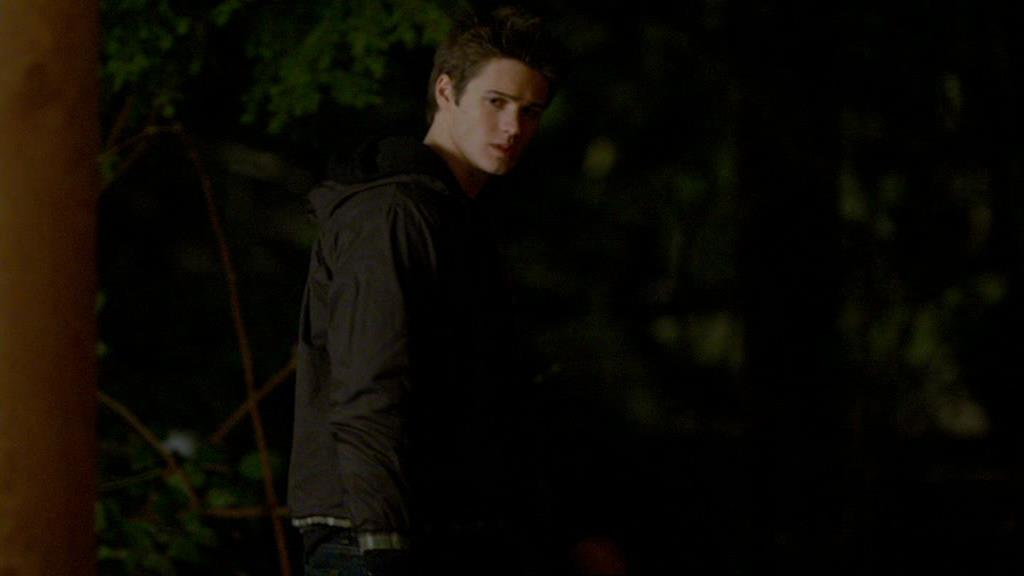 VampireDiariesWorld-dot-org_1x01Pilot_Captures01877.jpg
