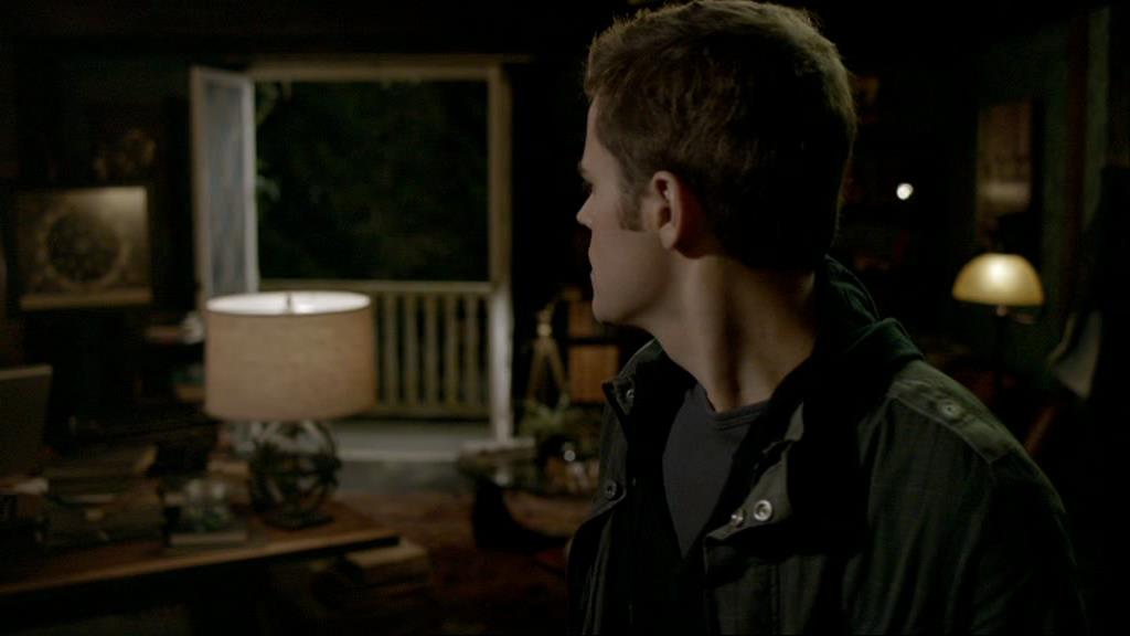 VampireDiariesWorld-dot-org_1x01Pilot_Captures01968.jpg