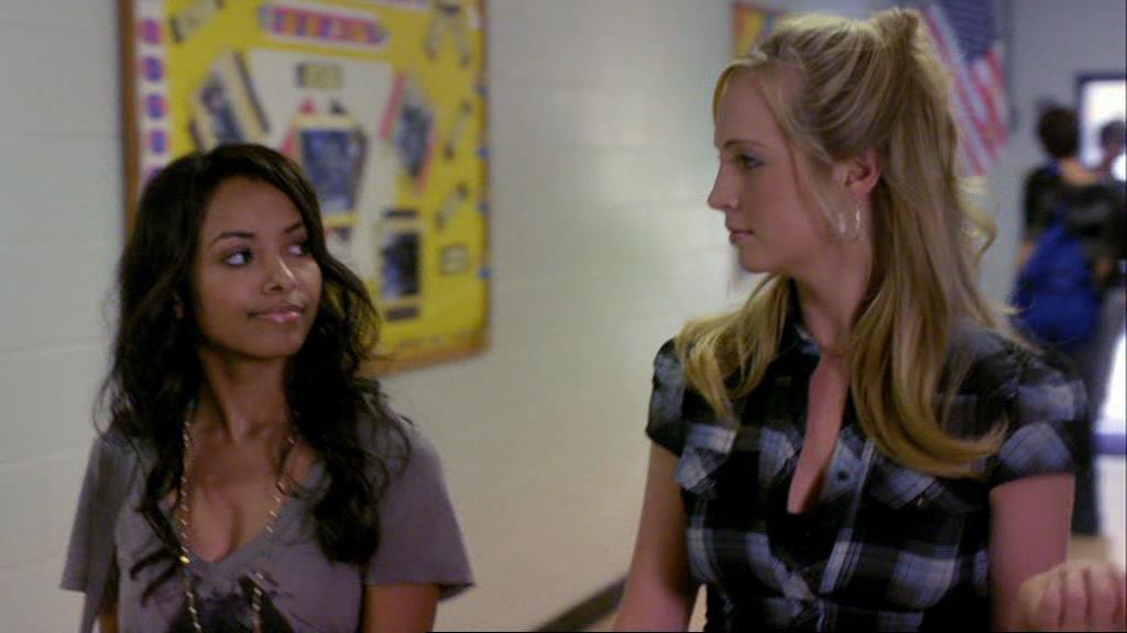 VampireDiariesWorld_dot_org-1x02TheNightOfTheComet00254.jpg VampireDiariesWorld_dot_org-1x02TheNightOfTheComet00254.jpg