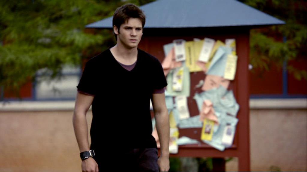 VampireDiariesWorld_dot_org-1x02TheNightOfTheComet00276.jpg VampireDiariesWorld_dot_org-1x02TheNightOfTheComet00276.jpg