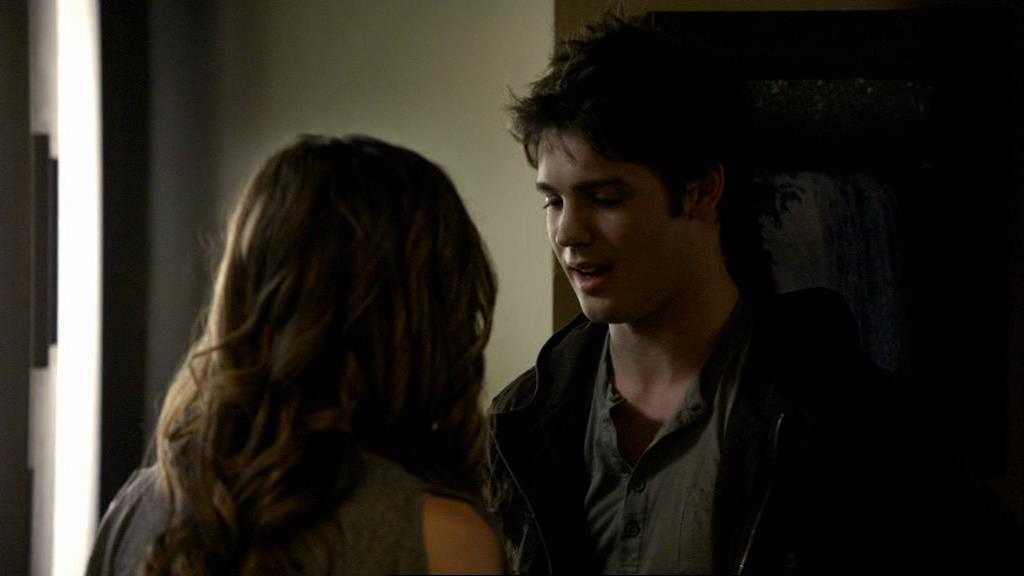 VampireDiariesWorld_dot_org-1x02TheNightOfTheComet01316.jpg