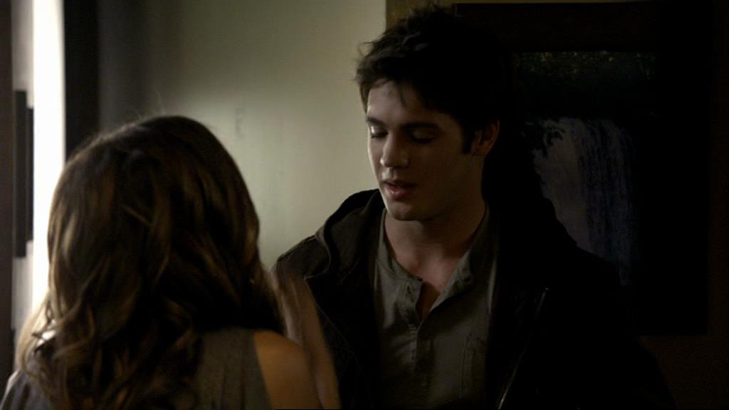 VampireDiariesWorld_dot_org-1x02TheNightOfTheComet01332.jpg VampireDiariesWorld_dot_org-1x02TheNightOfTheComet01332.jpg