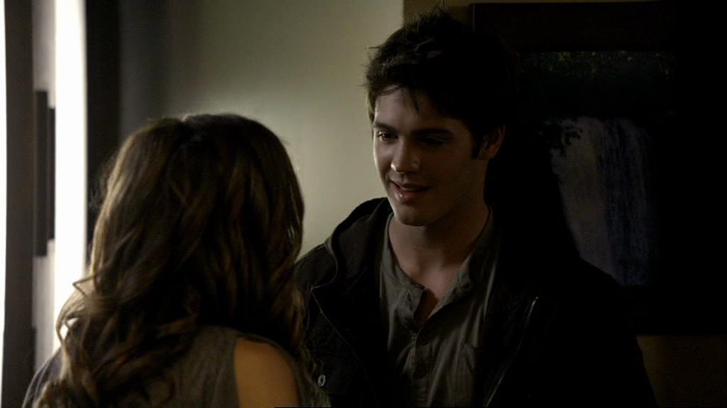 VampireDiariesWorld_dot_org-1x02TheNightOfTheComet01340.jpg VampireDiariesWorld_dot_org-1x02TheNightOfTheComet01340.jpg
