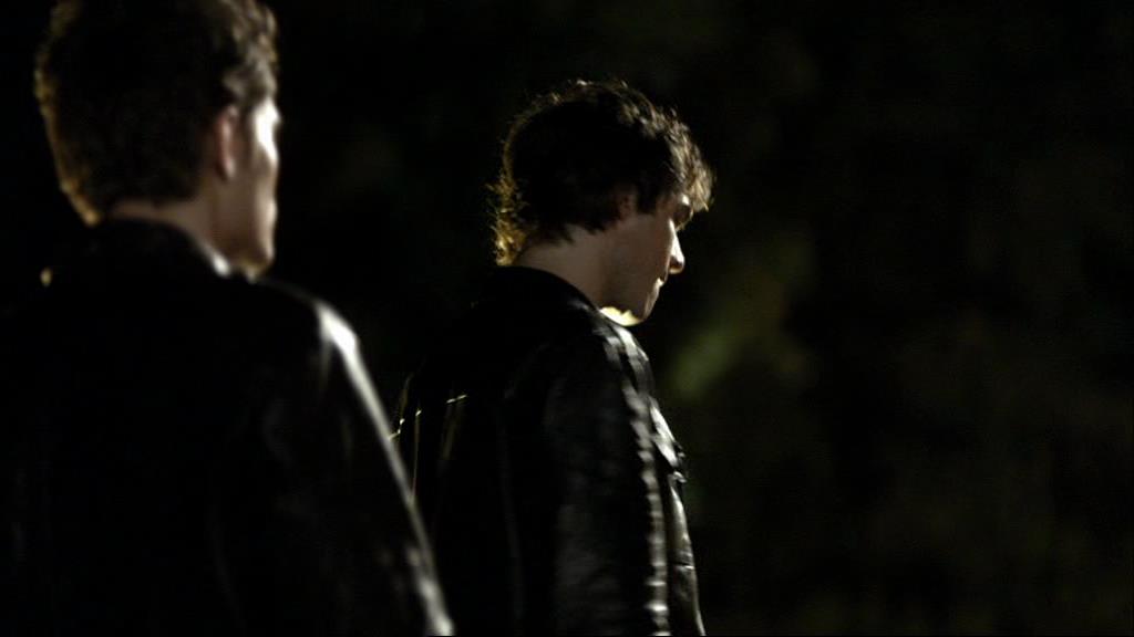 VampireDiariesWorld_dot_org-1x02TheNightOfTheComet01954.jpg