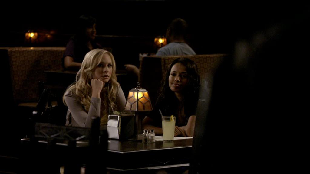 VampireDiariesWorld_dot_org-1x02TheNightOfTheComet01975.jpg