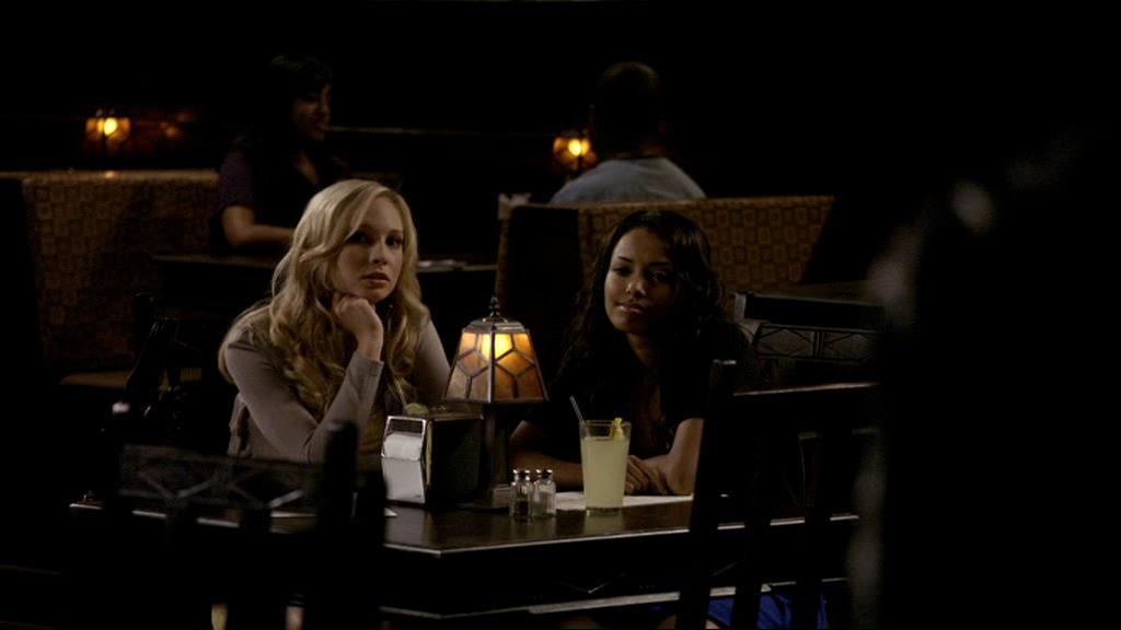VampireDiariesWorld_dot_org-1x02TheNightOfTheComet01976.jpg