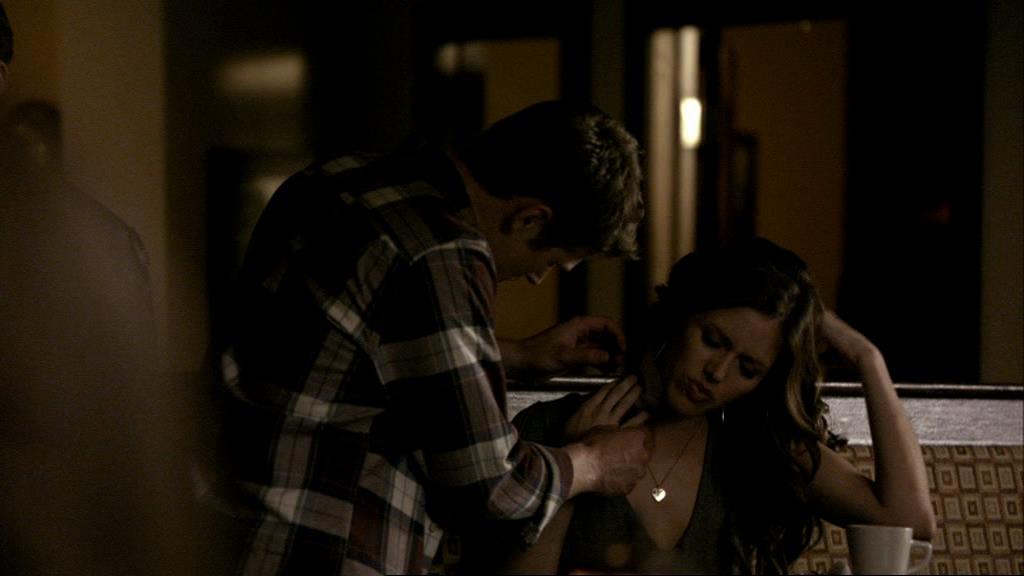 VampireDiariesWorld_dot_org-1x02TheNightOfTheComet01977.jpg