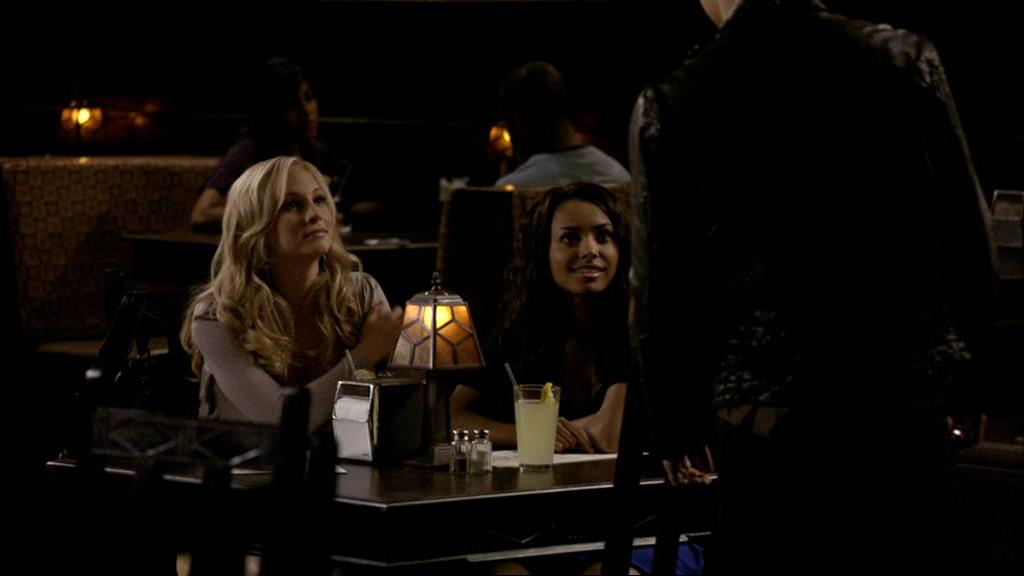VampireDiariesWorld_dot_org-1x02TheNightOfTheComet01986.jpg