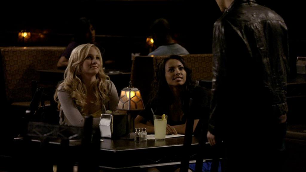 VampireDiariesWorld_dot_org-1x02TheNightOfTheComet01987.jpg