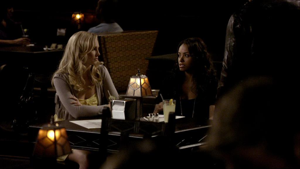 VampireDiariesWorld_dot_org-1x02TheNightOfTheComet02016.jpg