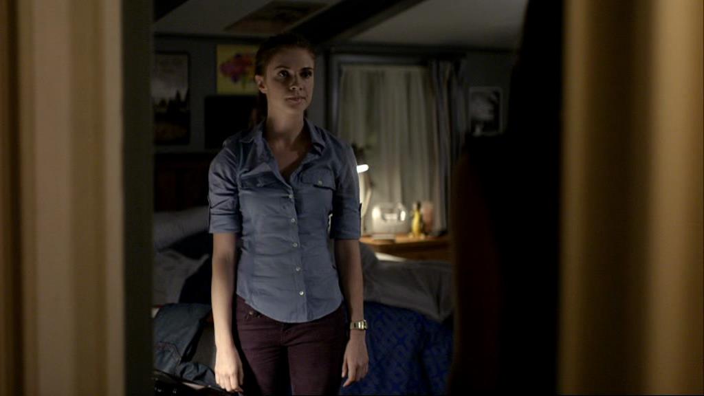 VampireDiariesWorld_dot_org-1x02TheNightOfTheComet02043.jpg VampireDiariesWorld_dot_org-1x02TheNightOfTheComet02043.jpg