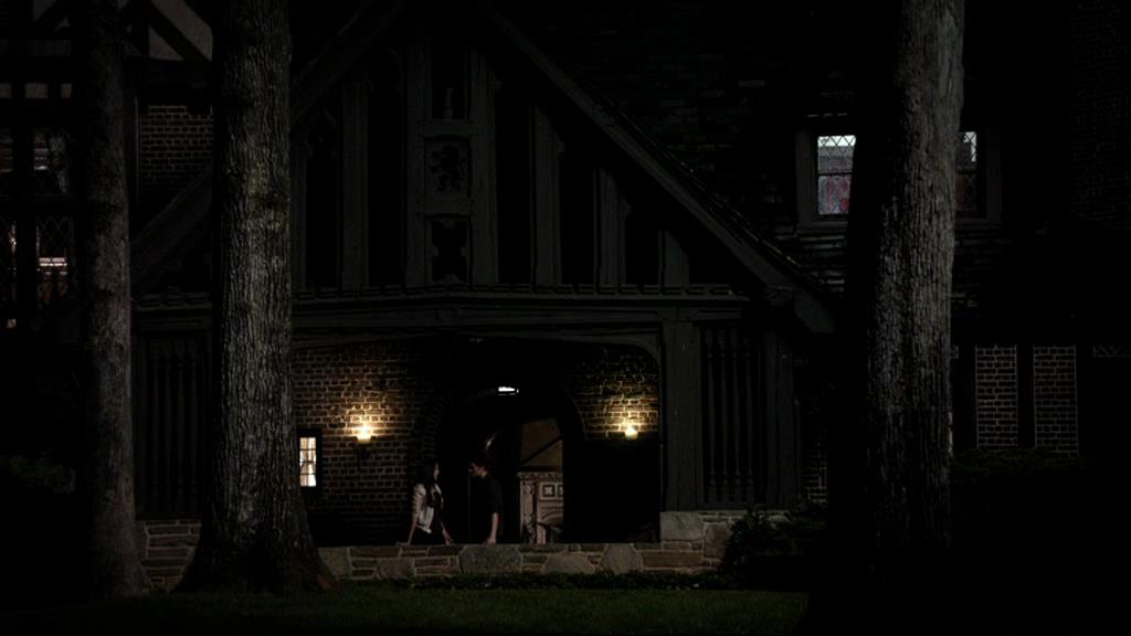 VampireDiariesWorld_dot_org-1x02TheNightOfTheComet02248.jpg