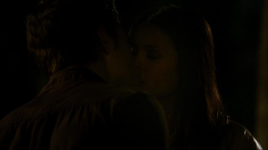 VampireDiariesWorld_dot_org-1x02TheNightOfTheComet02342.jpg