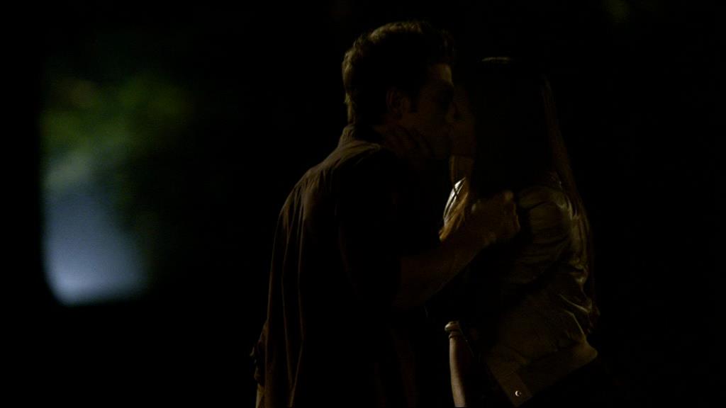 VampireDiariesWorld_dot_org-1x02TheNightOfTheComet02350.jpg