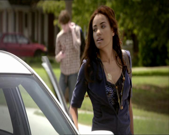 VampireDiariesWorld_dot_org-1x03FridayNightBites0127.jpg