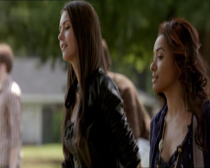 VampireDiariesWorld_dot_org-1x03FridayNightBites0138.jpg