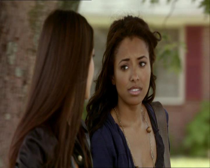 VampireDiariesWorld_dot_org-1x03FridayNightBites0144.jpg