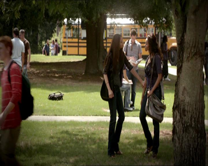VampireDiariesWorld_dot_org-1x03FridayNightBites0146.jpg