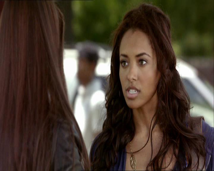 VampireDiariesWorld_dot_org-1x03FridayNightBites0151.jpg